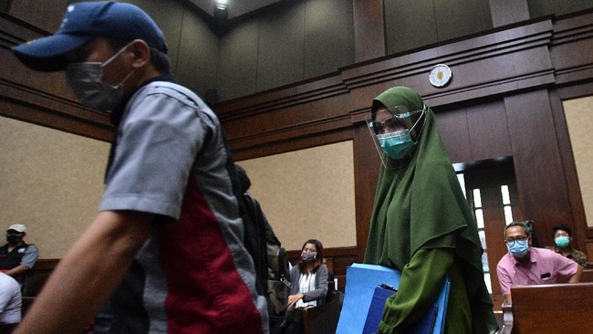 Beni Sastrawan, anggota Polri dan anak buah AKBP Napitupulu Yogi Yusuf, suami Pinangki Sirna Malasari, mengaku pernah diminta menukar mata uang asing.