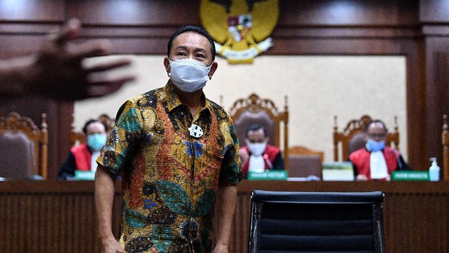 Pengusaha Tommy Sumardi dituntut penjara 1,5 tahun dan denda Rp100 juta subsider 6 bulan kurungan atas kasus pengurusan penghapusan nama Djoko Tjandra dari DPO.
