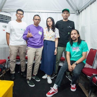 Lirik Lagu Pelantur - The Adams