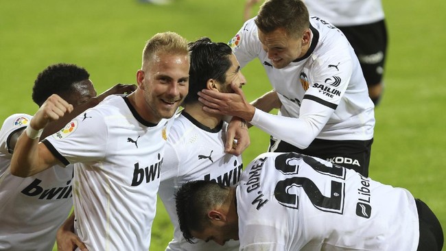 Valencia berhasil mengalahkan Real Madrid dengan skor telak 4-1 dalam laga Liga Spanyol di Stadion Mestalla.