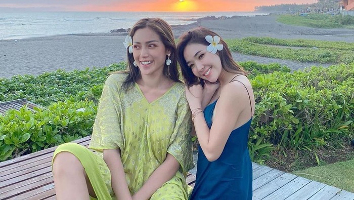 Adu Gaya Gisella Anastasia dan Jessica Iskandar, Siapa Favorit Kamu?