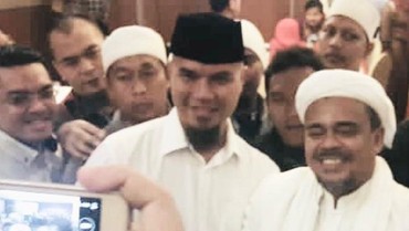 Ahmad Dhani Ikut Sambut Kepulangan Habib Rizieq