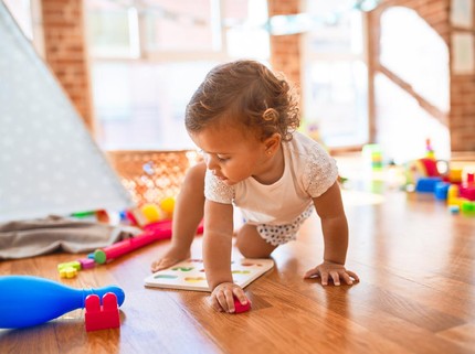 8 Mainan Terbaik untuk Maksimalkan Perkembangan Anak Satu Tahun
