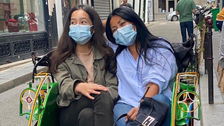 Anggun Cipta Sasmi dan Kirana Cipta Motana Anggun Cipta Sasmi dan Kirana Cipta Motana