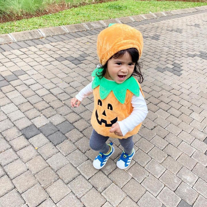 <p>Ansara sebentar lagi jadi kakak lho, Bunda. Tampaknya Ansara bakal jadi kakak yang enggak kalah imut dari calon adiknya ya. (Foto: Instagram @cacatengker)</p>