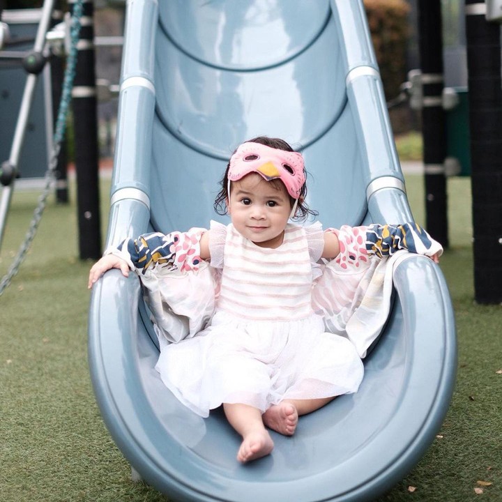 <p>Sepupu Rafathar ini adalah anak yang aktif dan selalu ceria. (Foto: Instagram @cacatengker)</p>
