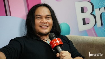 img-title Foto Seksi Jedar Disensor Stiker, Komentar Mbah Mijan Disorot