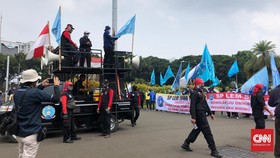 Buruh Berniat Gelar Aksi Hingga Malam, TNI Mulai Berdatangan