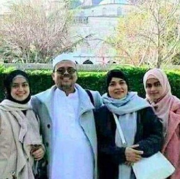 Selain Najwa Shihab, 7 Potret Tujuh Anak Habib Rizieq yang Dukung Sang Ayah Nikah Lagi