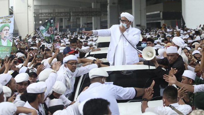 Mabes Polri masih menunggu hasil penyelidikan oleh tim gabungan Bareskrim, Polda Metro Jaya dan Polda Jabar sebelum memanggil Gubernur Banten Wahidin Halim.