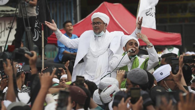 Pemimpin FPI, Rizieq Shihab menyatakan bakal memenuhi panggilan polisi dan hadir di kantor Polda Metro Jaya, Sabtu (12/12) pagi.