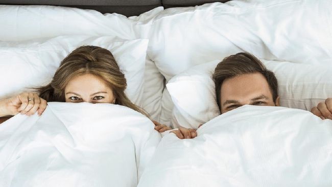 Dengan mengetahui tipe kepribadian saat bercinta, hal ini dapat membantu Anda mengetahui dan mengungkapkan rasa cinta kepada pasangan.