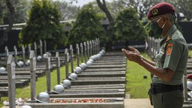 Tata Cara dan Doa Ziarah Kubur saat Nyekar ke Makam Pahlawan