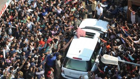 Ahli: Fungsi Sunroof Bukan untuk Keluarkan Anggota Tubuh