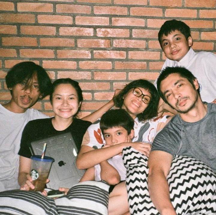 <p>Dalam pernikahan tersebut, keduanya kini sudah dikaruniai empat orang anak, yaitu Belva Ugraha, Satine Zaneta, Bima Bijak, dan Arsanadi Sarka.  (Foto: Instagram @inong_ayu)</p>