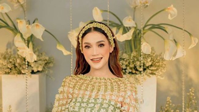 Riasan Flawless Influencer Laras Syerinita dari Tunangan 