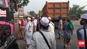 Jelang Rizieq Mendarat, Terminal 3 Jadi Lautan Massa FPI