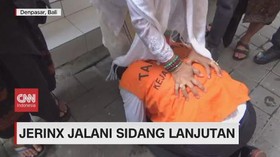 VIDEO: Jalani Sidang Lanjutan, Jerinx Sujud di Kaki Ibu
