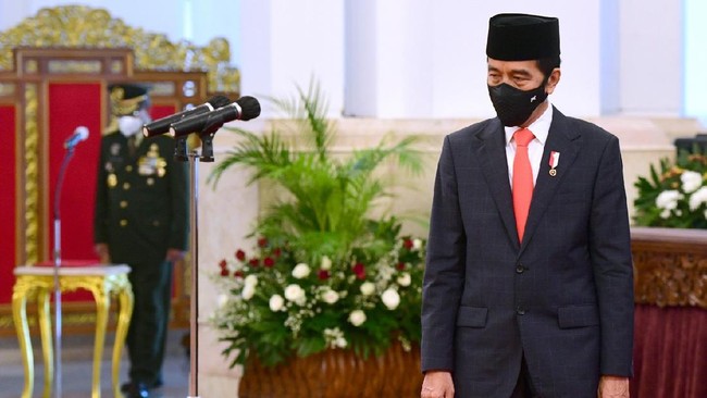 Greenpeace Indonesia, YLBHI, AMAN, ICEL, Walhi, Forest Watch Indonesia, KIARA, JATAM, ELSAM, dan Sajogyo Institute menolak undangan bertemu Jokowi di Istana.