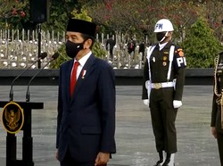 Peringati Hari Pahlawan, Jokowi Pimpin Ziarah Nasional di TMP Kalibata