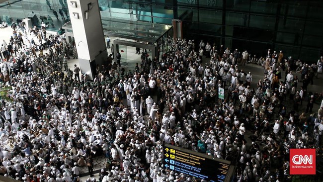 Otoritas Bandara Soetta menyatakan rugi Rp16 juta akibat kerusakan saat kedatangan Rizieq Shihab ke Indonesia pada November 2020.