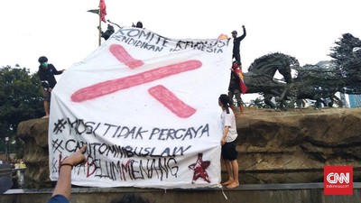 Ramai-ramai Protes Keras Perppu Ciptaker dari Jokowi