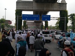 Ikuti Habib Rizieq ke Petamburan, Sebagian Massa Tinggalkan Bandara Soetta