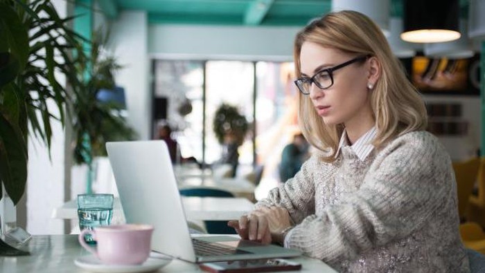 Bermimpi Jadi Digital Nomad? 4 Situs Freelance Penghasil Banyak Cuan Ini Harus Mulai Kamu Coba!
