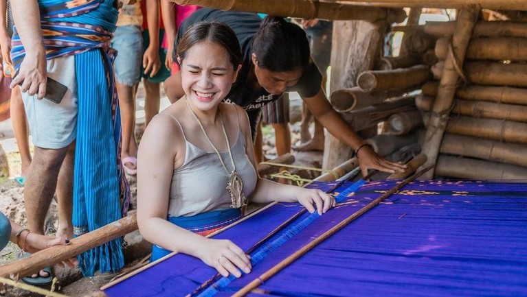 Potret Cantik Nagita  Slavina  Pakai Baju Adat Sumba Foto 1