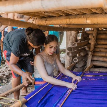 Potret Cantik Nagita Slavina Pakai Baju Adat Sumba