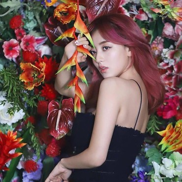 Pesona Jihyo TWICE yang Baru Saja Putus dari Kang Daniel