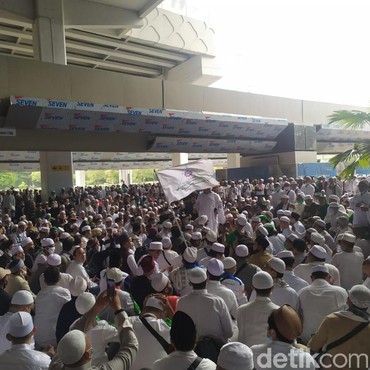Demi Cegah Penularan Covid-19, Ustaz Ini Bubarkan Jamaah