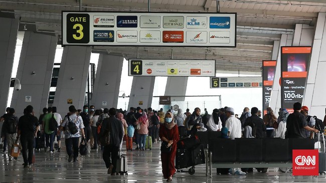 Angkasa Pura II menyebut 118 penerbangan mengalami penundaan alias delay akibat kerumunan massa penjemput Rizieq Shihab yang memicu kemacetan di tol Bandara.