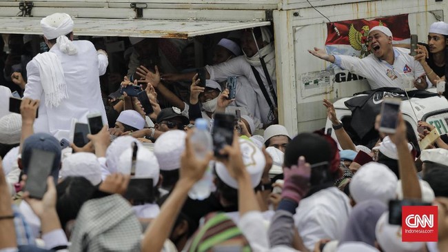 Ombudsman DKI menilai kerumunan Rizieq Shihab terjadi karena sejak awal pemerintah pusat tak mampu mengantisipasi.