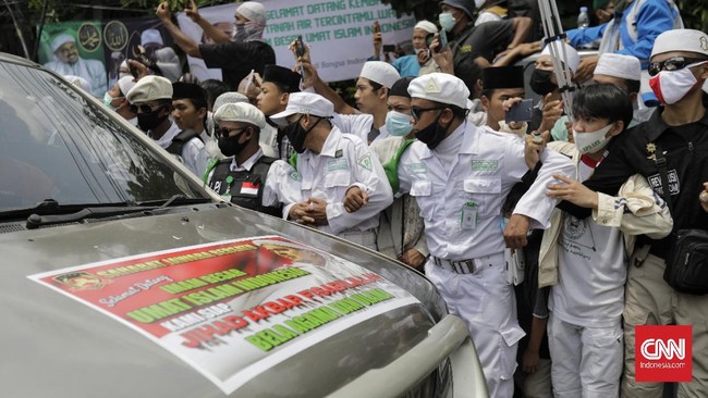 Petugas medis diketahui sempat memberikan oksigen kepada korban, namun, nyawa korban tak tertolong dan dinyatakan meninggal dunia.