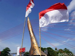 Menyanyi di Hari Pahlawan Bersama Cornel Simandjuntak