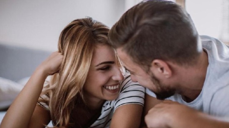 Prediksi zodiak hari ini seputar asmara Sagitarius, film romantis membuat Bunda bergairah hari ini. Bagaimana dengan prediksi zodiak hari ini soal asmara Bunda?