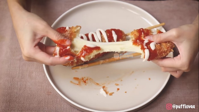 Resep Easy Mozzarela Corn Dog yang Lumer dan Chewy