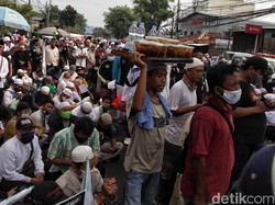 Dinkes DKI Minta Penjemput Habib Rizieq yang Bergejala Corona Segera Periksa
