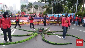 Satire Borgol, Korek Kuping, dan Gurita dalam Demo Ciptaker