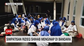 VIDEO: Simpatisan Rizieq Shihab Menginap di Bandara