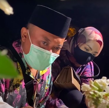 Segera Menikah, Sule Ajak Natalie Holscher ke Makam Mantan Istri