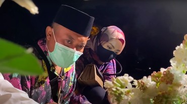 img-title Segera Menikah, Sule Ajak Natalie Holscher ke Makam Mantan Istri