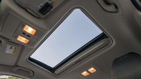 Viral Bocil Nongol di Sunroof, Polisi Tegur Sopir Pajero Sport
