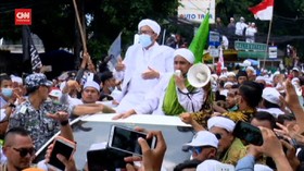 VIDEO: Ribuan Simpatisan Sambut Rizieq di Petamburan
