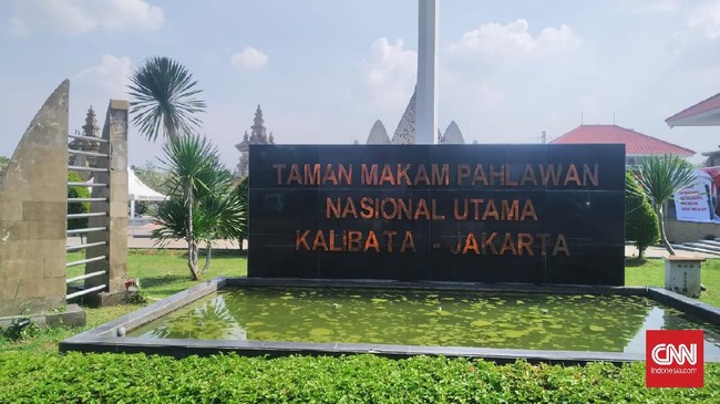 Rekayasa lampau lintas diterapkan di sekitar Taman Makam Pahlawan Nasional Utama (TMPNU) Kalibata dalam rangka malam Apel Kehormatan dan Renungan Suci malam ini.