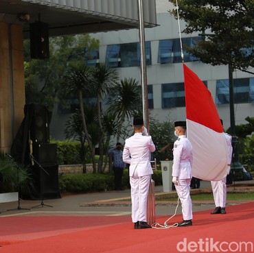Lirik Lagu Maju Tak Gentar Ciptaan Cornel Simanjuntak
