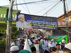 Markas FPI Ramai Jelang Kepulangan Habib Rizieq