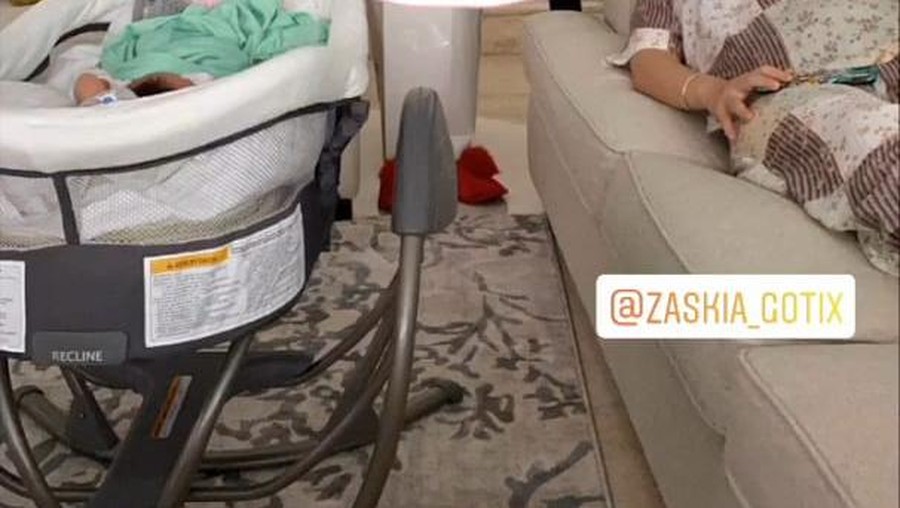 Zaskia Gotik Unggahan Sirajuddin