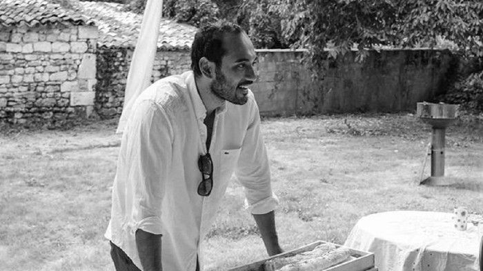 8 Gaya OOTD Smart Casual Ala Aktor Laga Ario Bayu